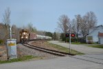 1868 leads SFG 565 near Broadlands